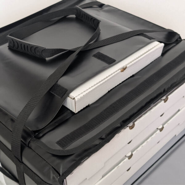 Torba termiczna Deliterm 50 cm / 4 kartony – widok z góry z dużą kieszenią górną Torba termiczna na pizze Deliterm na 4 kartony – widok z góry z dużą kieszenią górną na napoje, potrawy zimne lub terminal